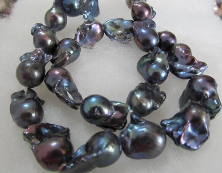 Rey's Refined RadianceDiscover the Timeless Beauty of Black Baroque Pearls